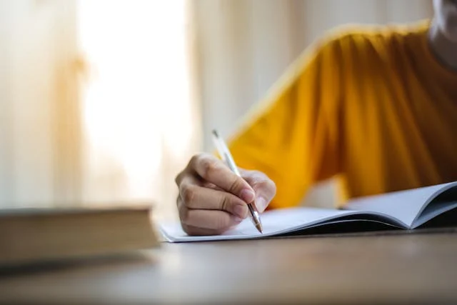 Conectivos de consequência para redação: quais são e como usar?